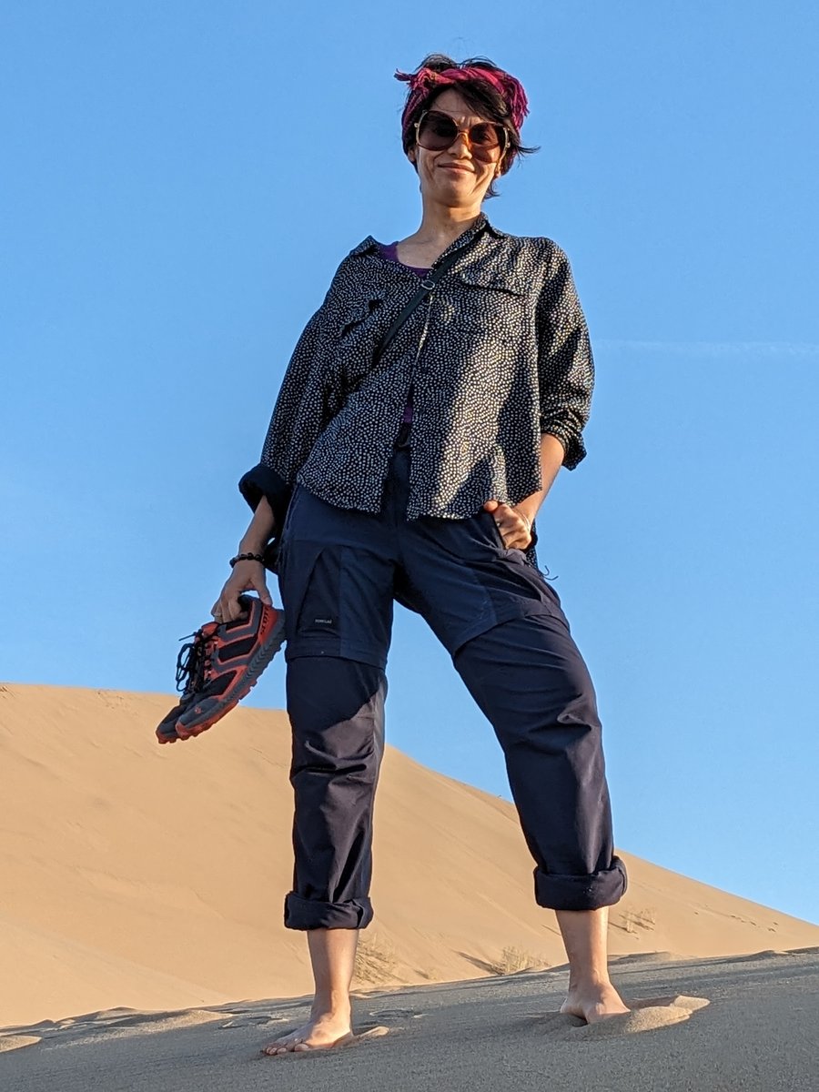 Guest barefoot on the Singing Dune, shoes in hand — Altyn-Emel National Park